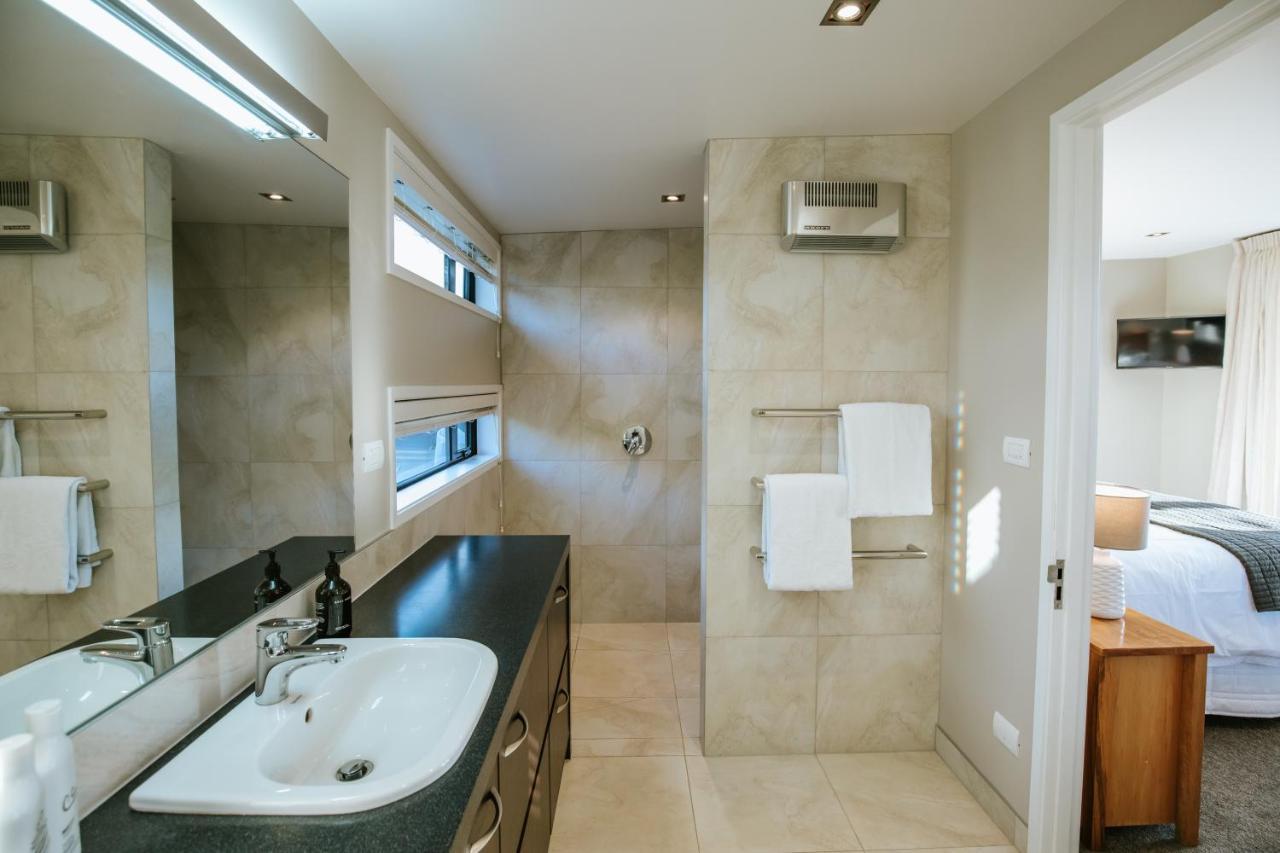 Mt Gold Retreat - Sleeps 8 - Spa Pool - Tennis Court ワナカ エクステリア 写真