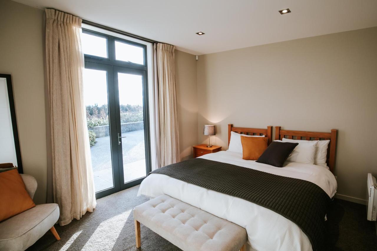Mt Gold Retreat - Sleeps 8 - Spa Pool - Tennis Court ワナカ エクステリア 写真