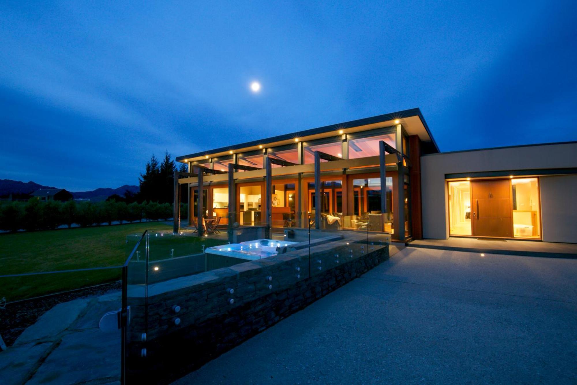 Mt Gold Retreat - Sleeps 8 - Spa Pool - Tennis Court ワナカ エクステリア 写真
